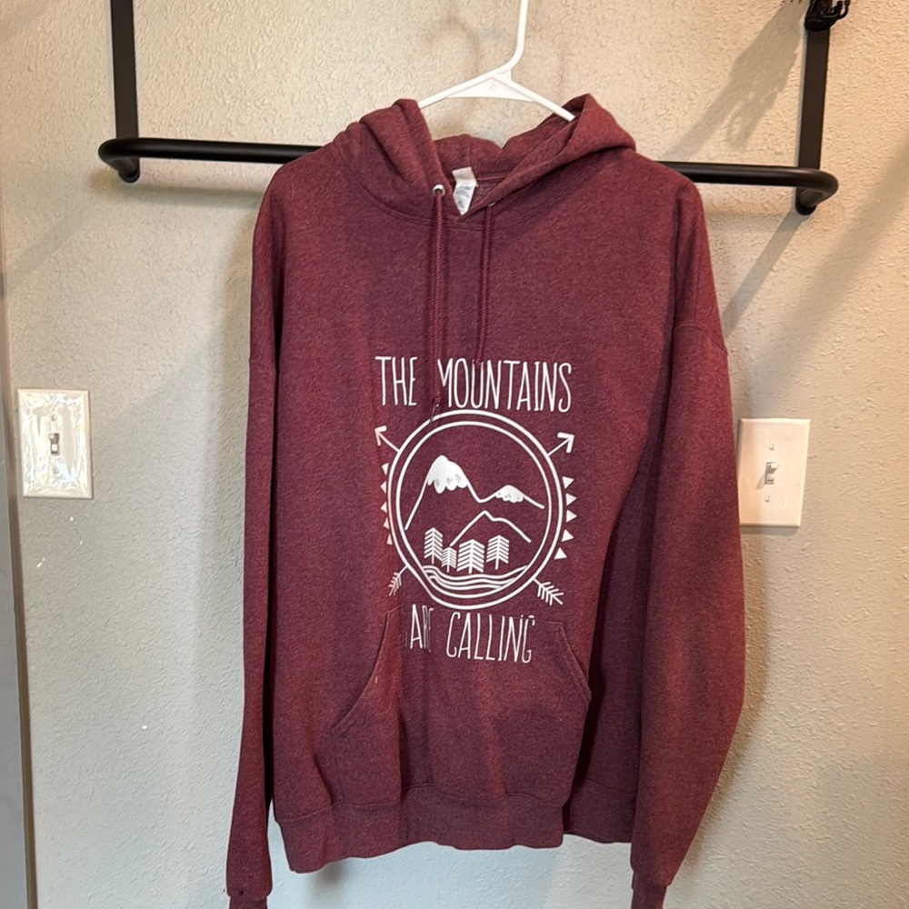 Maroon Graphic Hoodie - The Mountains Are Calling